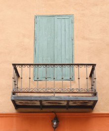 Снимка на Vintage window on wall background