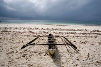 Picture of Kenya  plage de Diani  pirogue  balancier