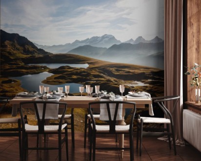 Picture of Lago di montagna allalba in autunno