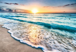 Slika Sunrise over beach in Cancun