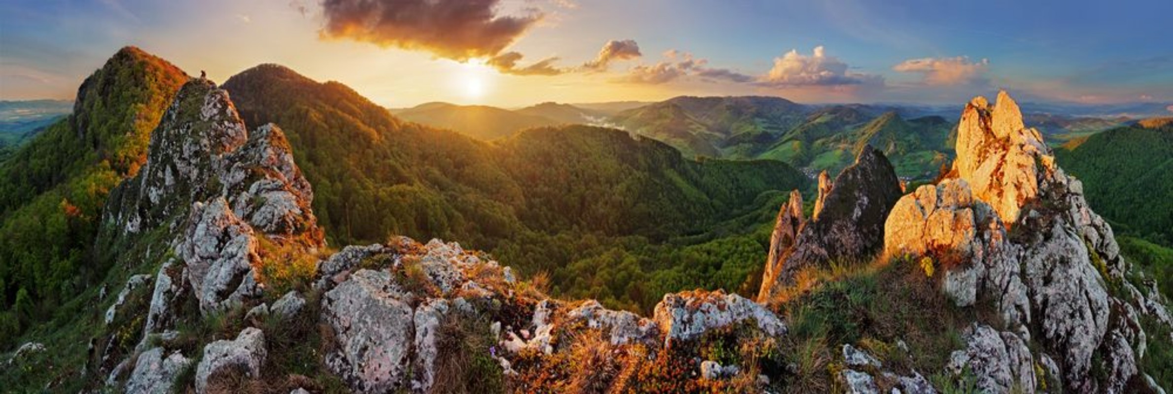 Afbeeldingen van Panorama mountain landscape at sunset Slovakia Vrsatec