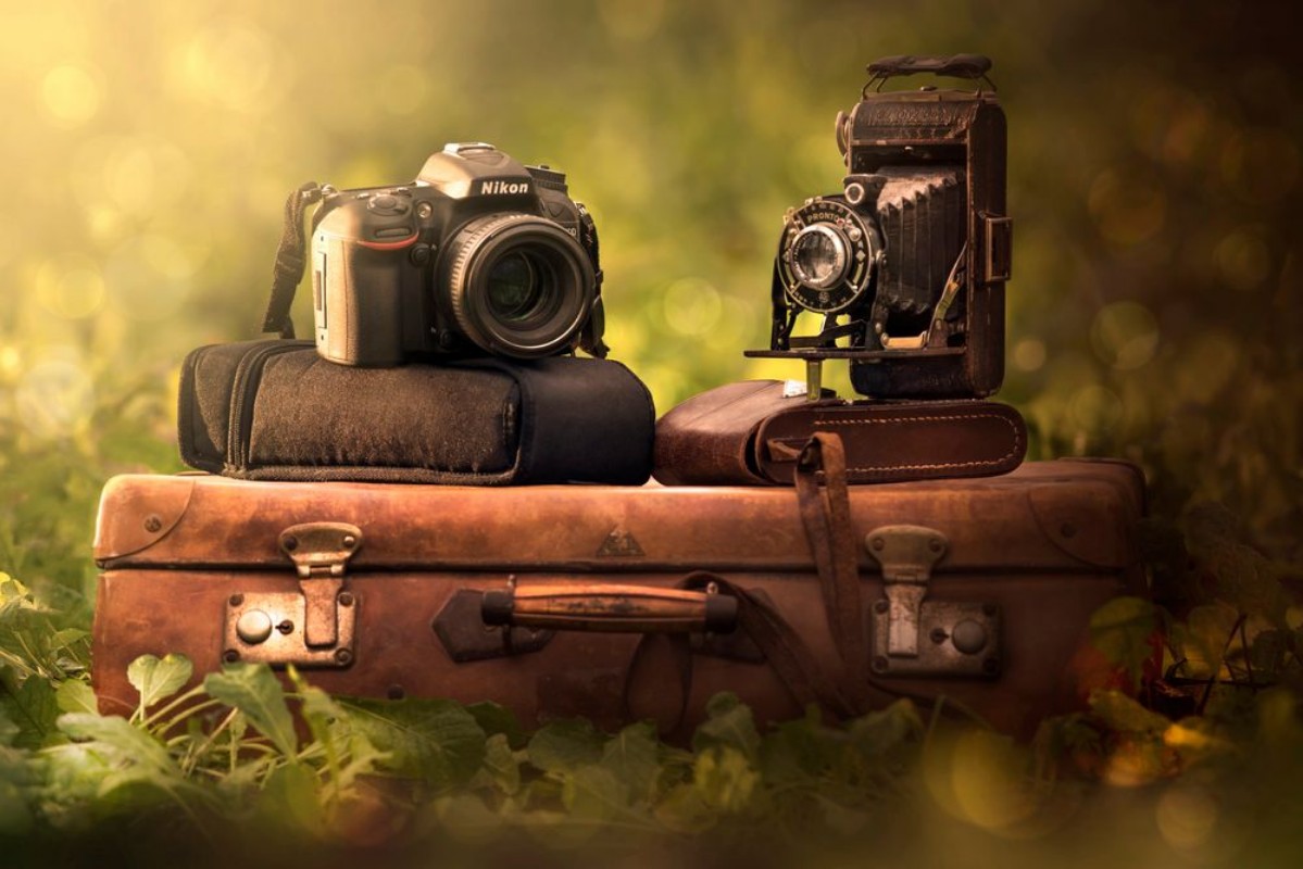Picture of Fotocamera e valigia vintage e reflex