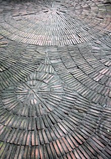 Afbeeldingen van Brick walkway in the garden arranged