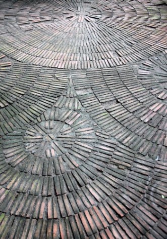 Afbeeldingen van Brick walkway in the garden arranged