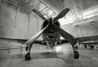 Obrázok z Old airplane in a hangar