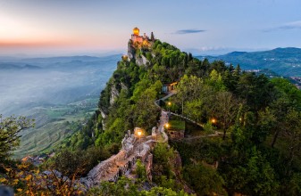 Afbeeldingen van San Marino Castle at Sunrise