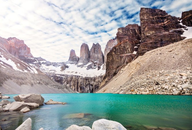 Afbeeldingen van Mountains and lake in Torres del Paine National Park Patagonia Chile