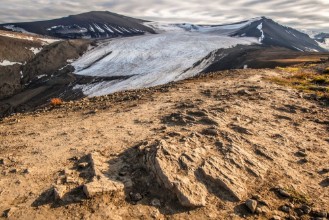 Image de View from the mountain top to the snow-capped peaks