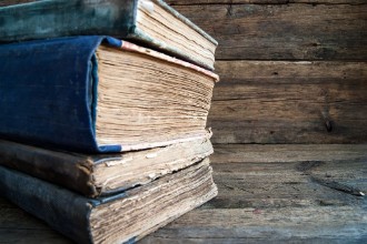 Afbeeldingen van A Stack of old books