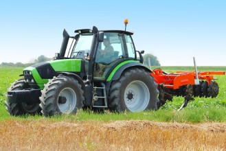 Bild von Tractor on the field