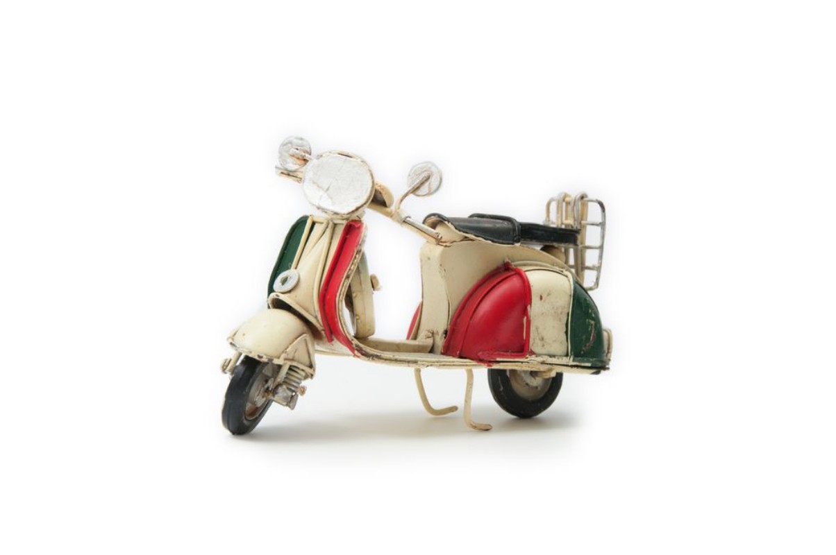 Afbeeldingen van Handmade Vespa Moped 01