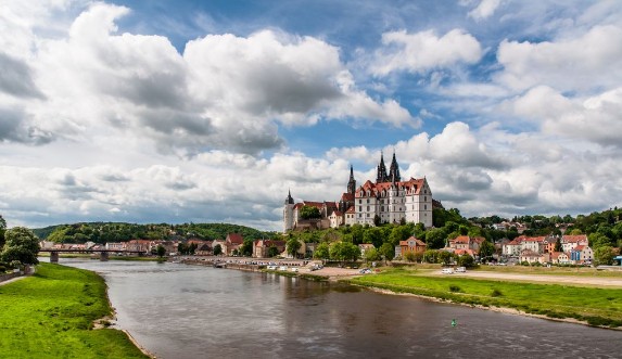 Afbeeldingen van Meissen Castle and Elbe river panorama
