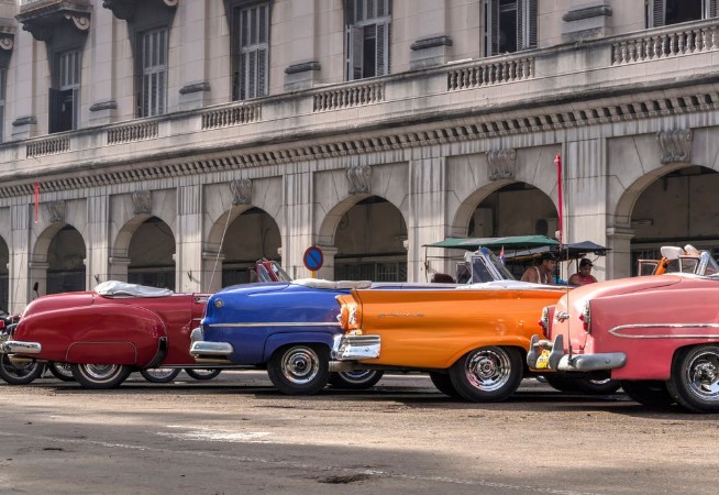 Afbeeldingen van Classic american cars in Havana Cuba