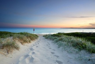 Pilt Sandy beach trail at dusk sundown Australia