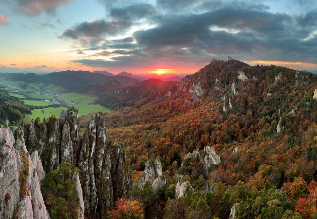 Attēls Slovakia mountain forest landscape at Autumn Sulov