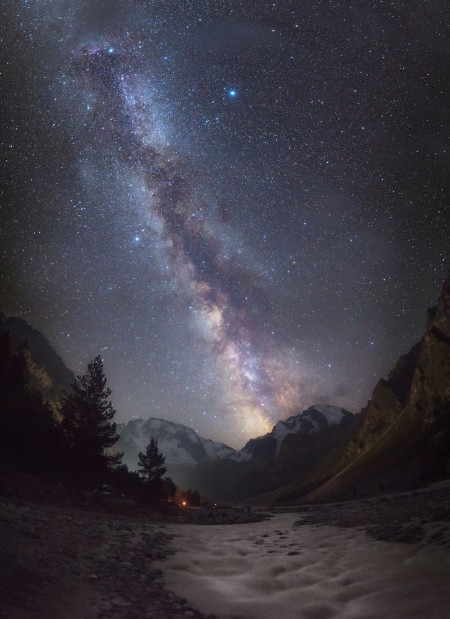 Milky way over mountains photowallpaper Scandiwall