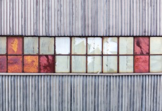 Bild vun Old warehouse wall