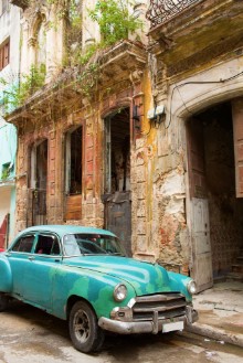 Bild på Classic old car on streets of Havana Cuba