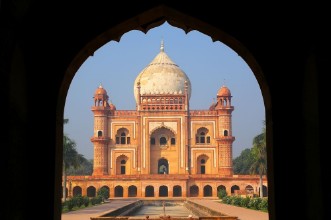 Image de Tomb of Safdarjung seen from main gateway New Delhi India
