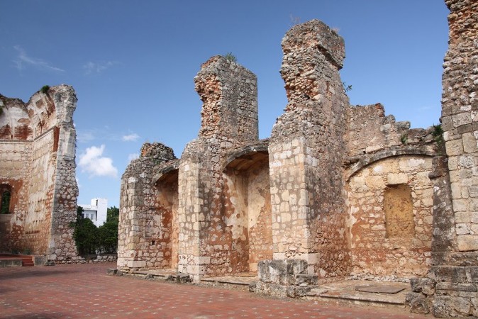 Afbeeldingen van Saint Domingue Piliers de lhopital San Nicolas de Bari