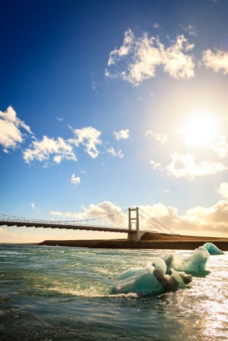 Afbeeldingen van Bridge over Jokulsarlon lagoon in Iceland
