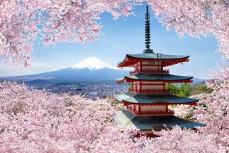 Afbeeldingen van Chureito Pagoda in Fujiyoshida in spring