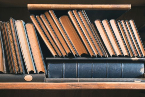 Image de Old books in a vintage library