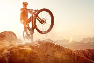 Slika Mountainbiker performs a Wheelie