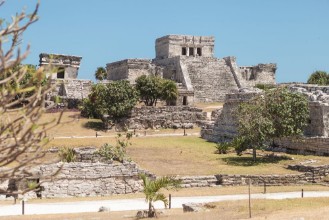 Image de Tulum ruins on a sunny day