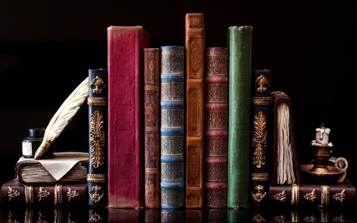 Afbeeldingen van Old vintage books