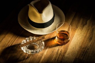 Slika Rum Hut und Zigarre