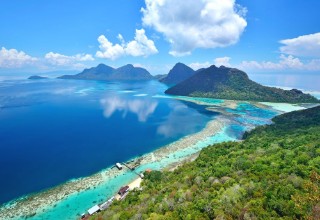 Image de Aerial view of tropical island of Bohey Dulang near Siapdan Island Sabah Borneo Malaysia