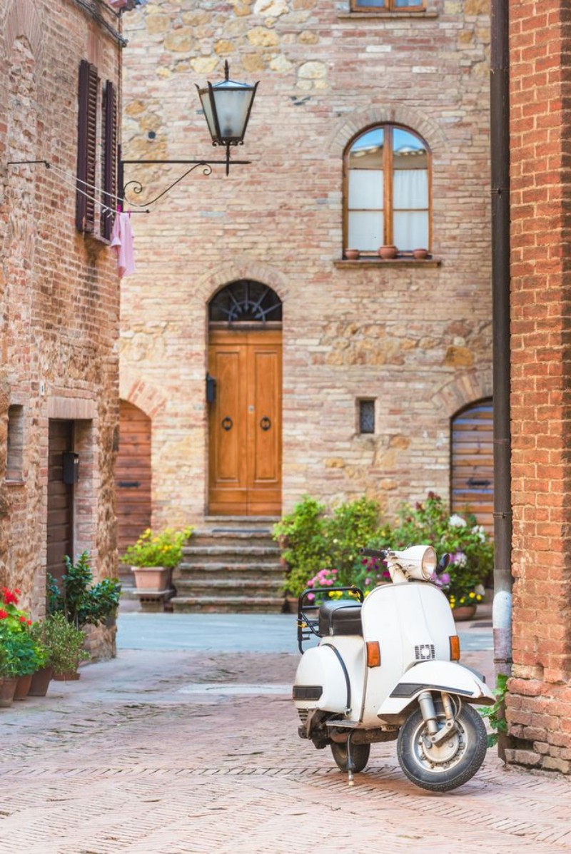 Picture of Italian streets in the Tuscan small town and a popular single-tr