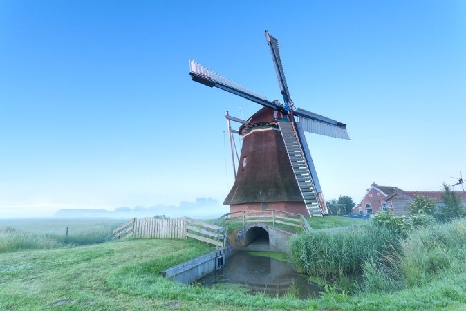 Image de Dutch windmill in morning