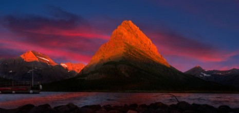 Image de Swiftcurrent Lake at Dawn