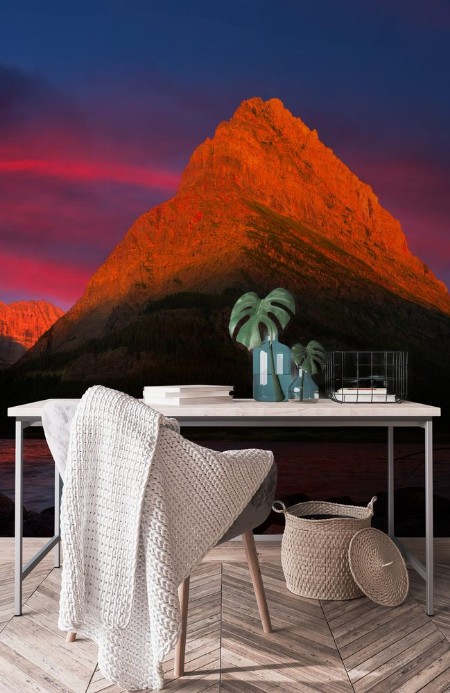 Attēls Swiftcurrent Lake at Dawn