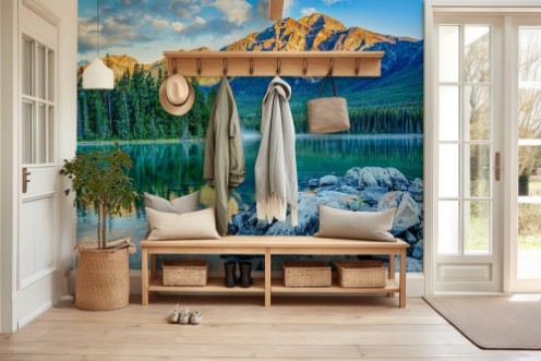 Afbeeldingen van Canadian Landscape Sunrise at Pyramid Lake in Jasper National Park