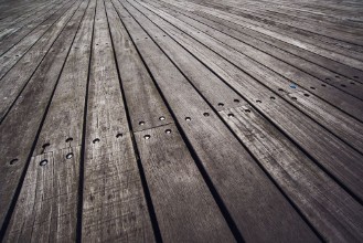 Bild von Rustic Wooden Floor Boardwalk in Perspective