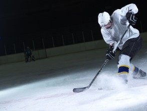 Ice hockey player in action paveikslėlis