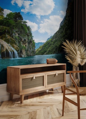 Afbeeldingen van The waterfall on wall of canyon Verdon