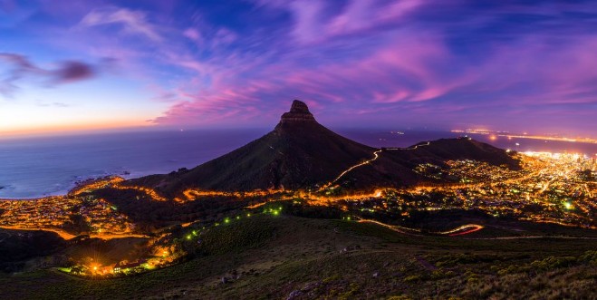 Afbeeldingen van Cape Towns Lions Head Mountain Peak landscape seen from Table Mountain tourist hike