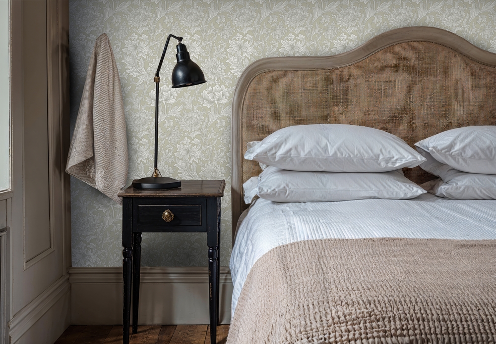 Chrysanthemum Toile Bayleaf - 217562 wallpaper William Morris