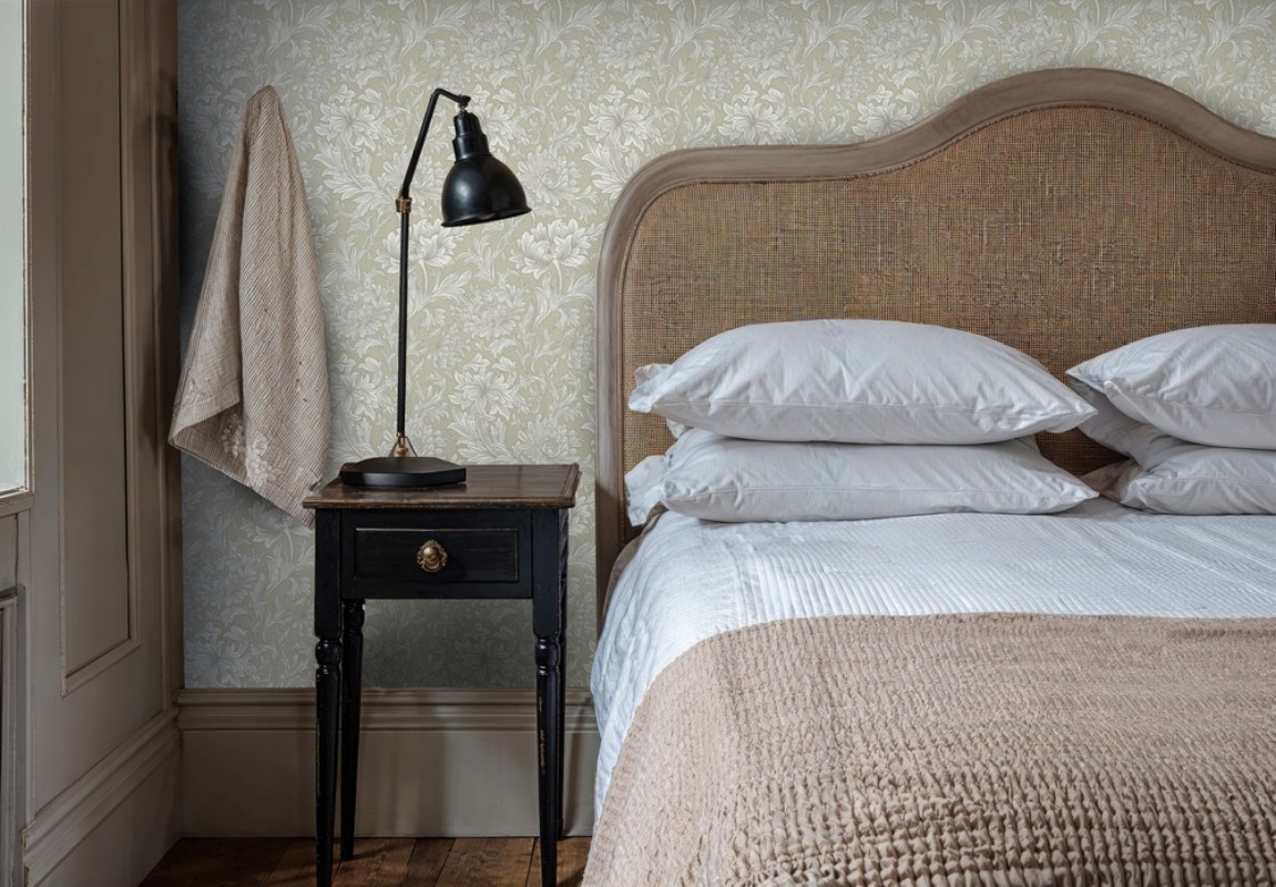 Chrysanthemum Toile Bayleaf - 217562 wallpaper William Morris