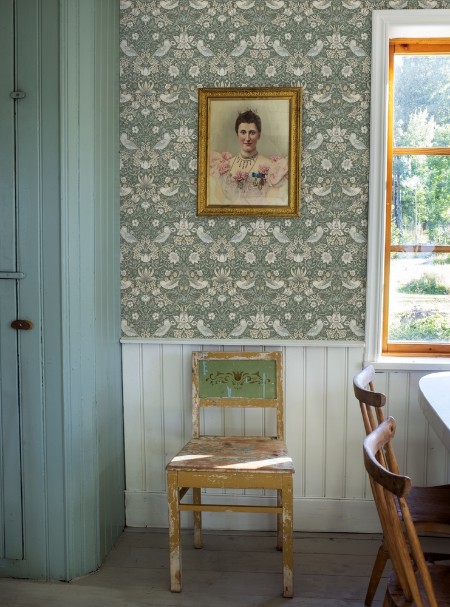 Coloring Strawberry Thief - Evergreen - 217545 - 04740-01 paint William Morris